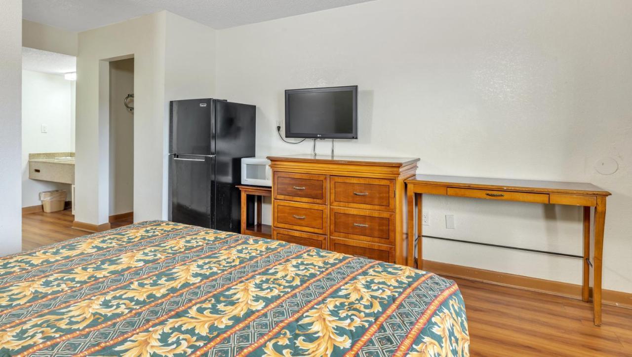 Studios And Suites 4 Less אמפוריה מראה חיצוני תמונה