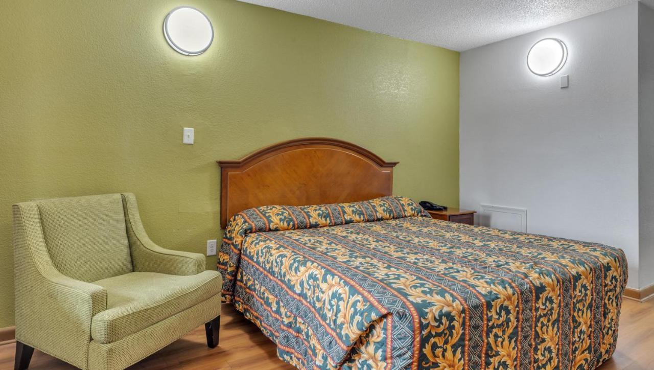 Studios And Suites 4 Less אמפוריה מראה חיצוני תמונה