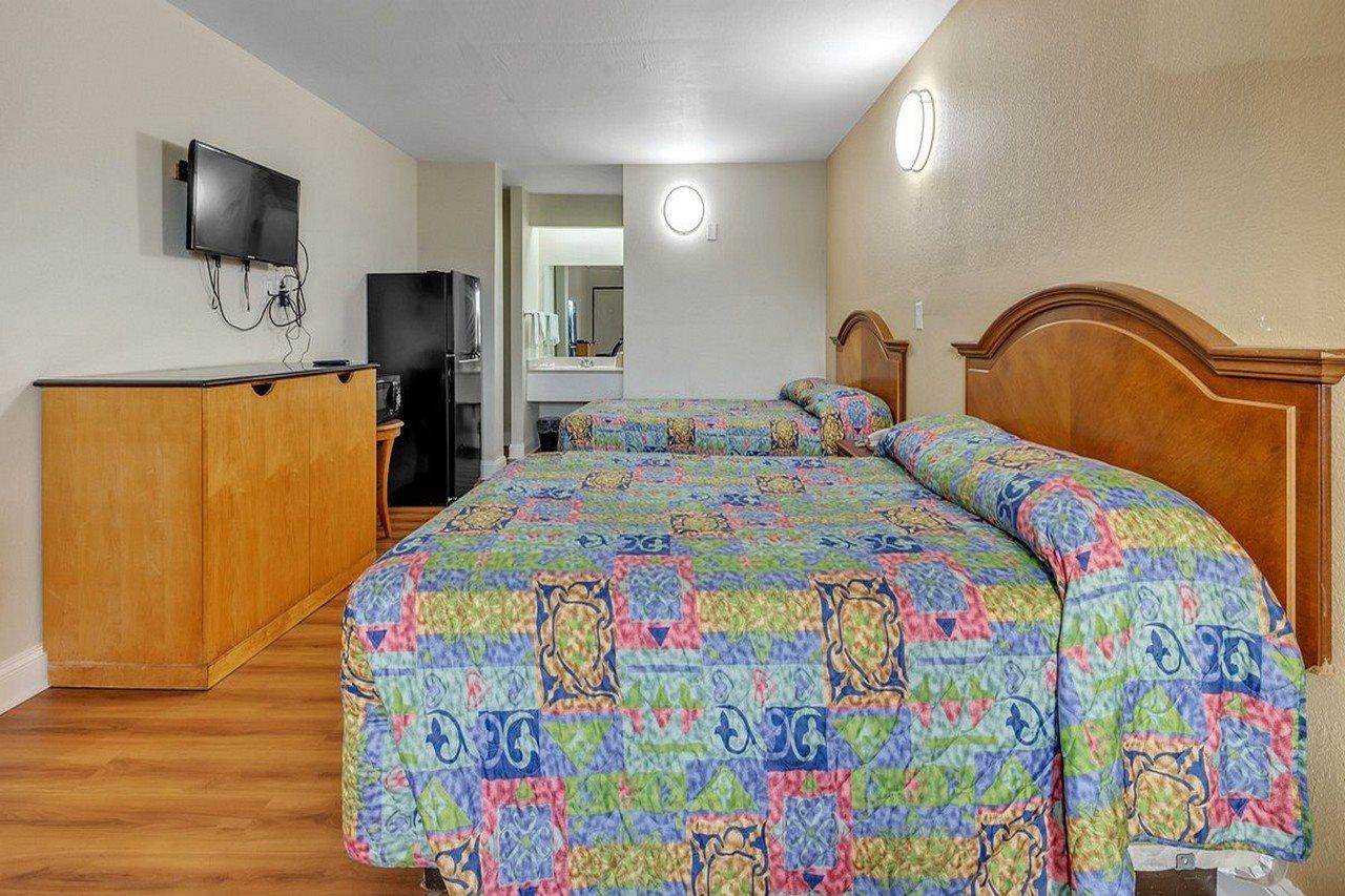 Studios And Suites 4 Less אמפוריה מראה חיצוני תמונה